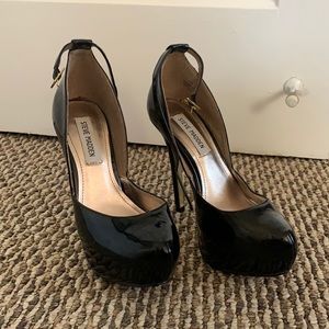 Steve Madden Black Pumps